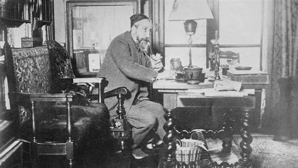 أناتول فرانس.. الأديب الساخر الحائز على نوبل الذي صنع مجد الأدب الفرنسي