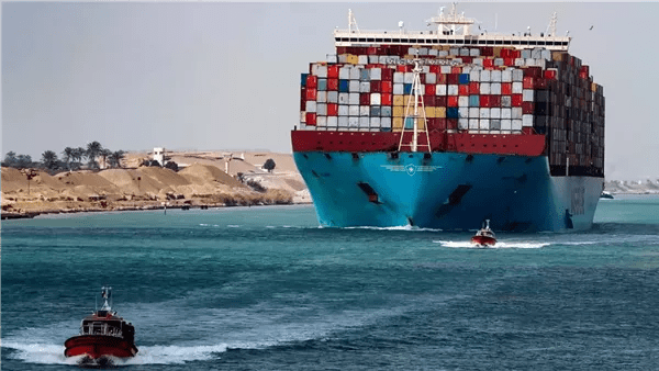 إبراهيم مصطفى يكشف سر نجاح المنطقة الاقتصادية لقناة السويس رغم التحديات