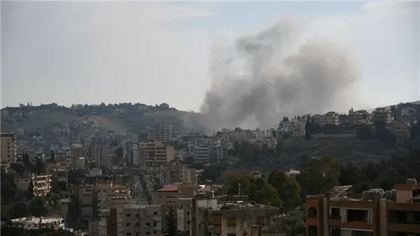 غارات إسرائيلية مكثفة تستهدف جنوب لبنان وسقوط شهيدين في قضاء صور