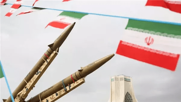 عاجل.. إيران ترفض تسليم اليورانيوم المخصب.. وتحذيرات أمريكية بشأن الدفاع عن إسرائيل
