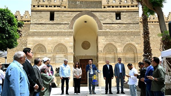 مدبولي: توجيهات رئاسية بتخفيف الضغط عن القاهرة القديمة وفتح المجال لاستعادة جمالها ورونقها