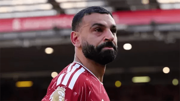 محمد صلاح يودع جماهير ليفربول باكيًا (فيديو)