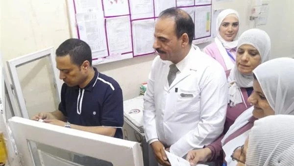 وكيل صحة دمياط يتفقد مستشفى فارسكور في العيد 