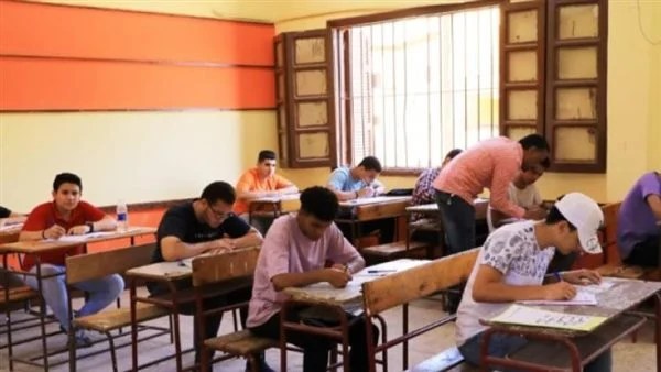 تصوير ورقة الامتحان داخل اللجنة.. العقوبة القانونية للطالب