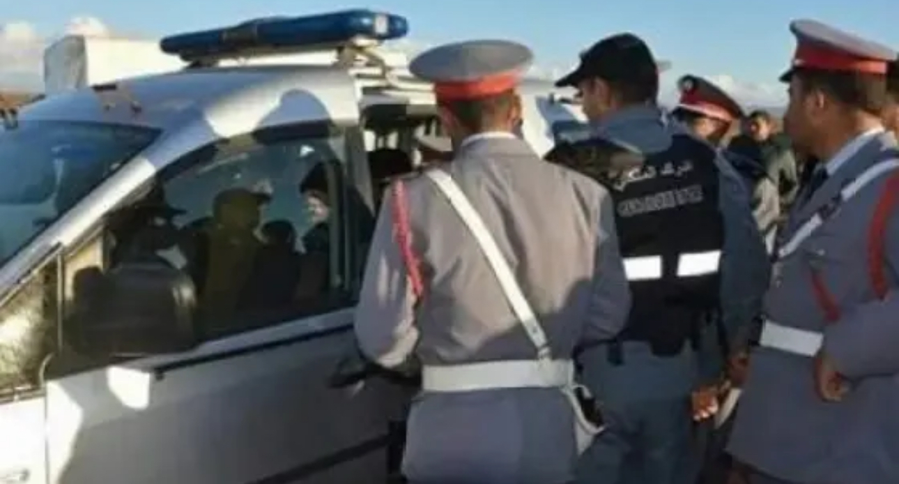 سيدي بنور: سدّ بالحجارة على الطريق نحو مراكش كاد يتسبب في فاجعة