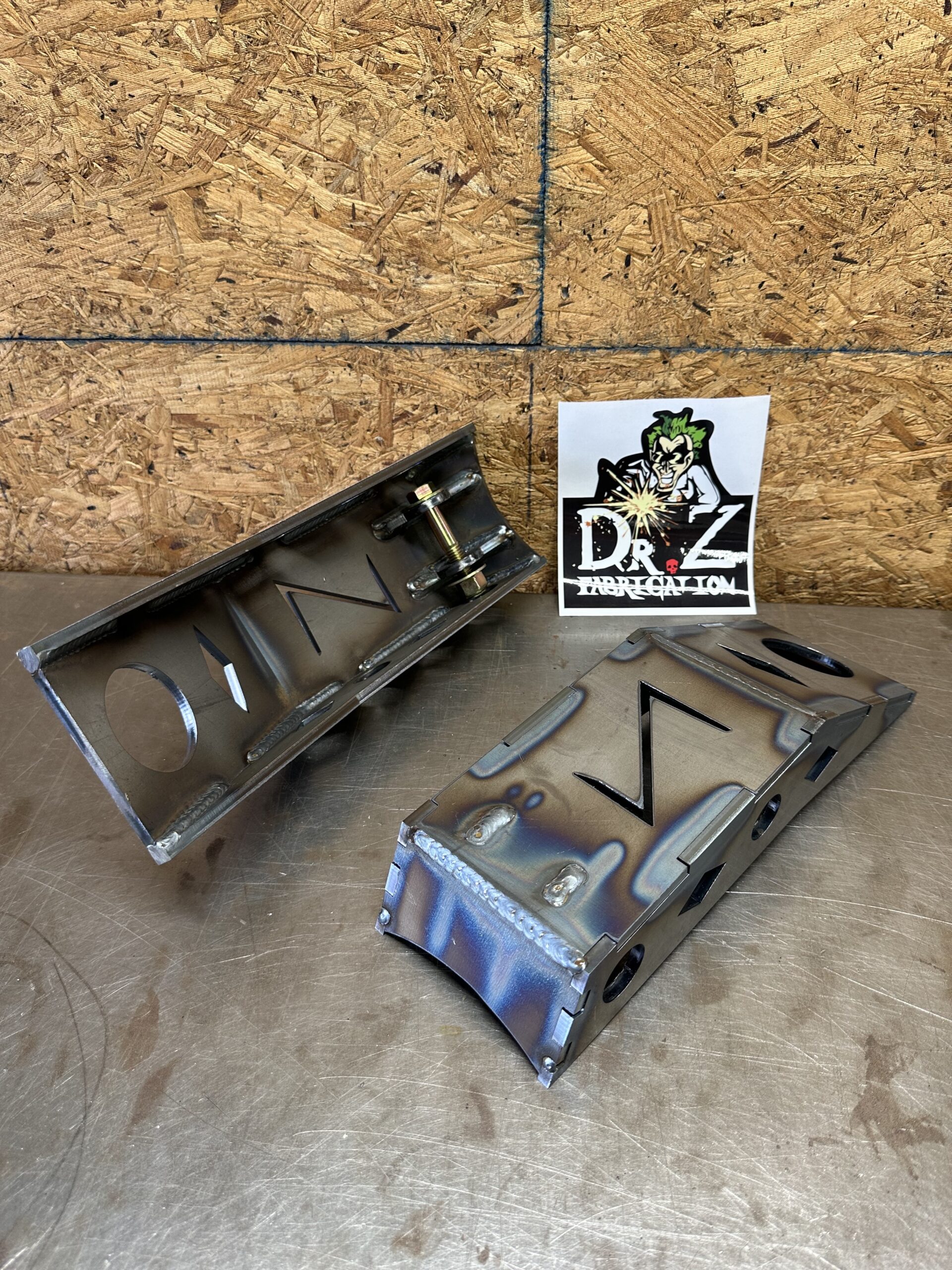 その他 ARMOR SHOCK MOUNT RACK 5U Samurai Shock Mounts – DR.Z FABRICATION