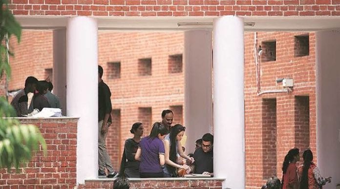Know complete procedure to apply for du. DU ADMISSION: ASPIRANTS ARE FACING PROBLEMS IN GETTING A ...