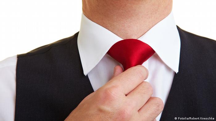 Symbolbild Krawatte Schlips Krawattenknoten (Fotolia/Robert Kneschke)