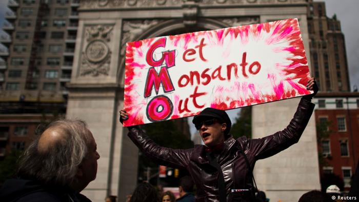 Monsanto Demonstration ANTI Gen-Soya USA (Reuters)