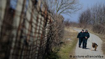 Stacheldrahtzaun an der Grenze zwischen Bulgarien und der Türkei (Foto: picture alliance/dpa)