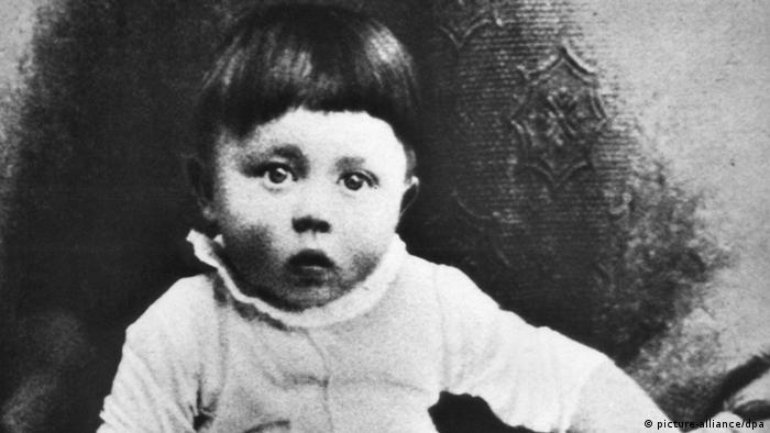 Adolf Hitler Hitler as a child (picture-alliance/dpa)
