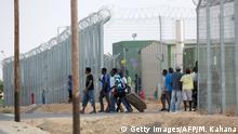 Refugees in Holot detention center (Getty Images/AFP/M. Kahana)