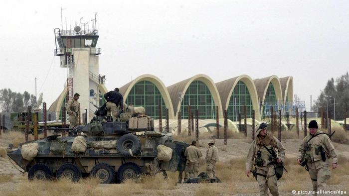 US Soldaten am Flughafen in Kandahar (picture-alliance/dpa)