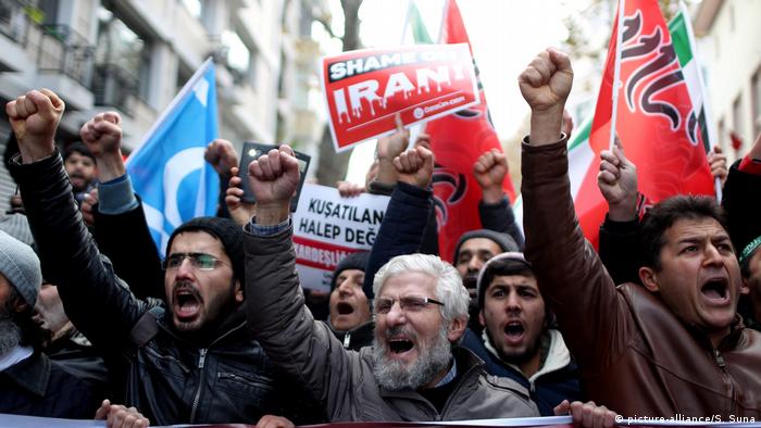 Türkei Proteste Solidarität Syrien Aleppo (picture-alliance/S. Suna)