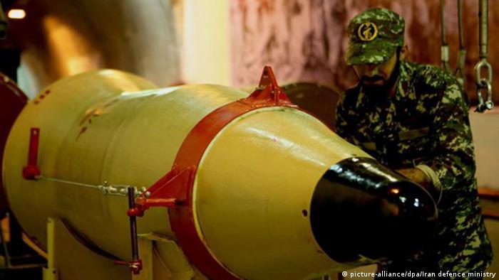 Iran Revolutionsgarden Ballistische Rakete (picture-alliance/dpa/Iran defence ministry)