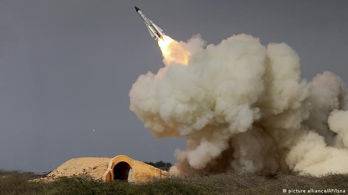 Raketenabschuss im Iran (picture alliance/AP/Isna)