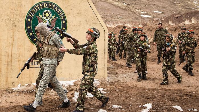  Kinder Militärdrill (Fars)
