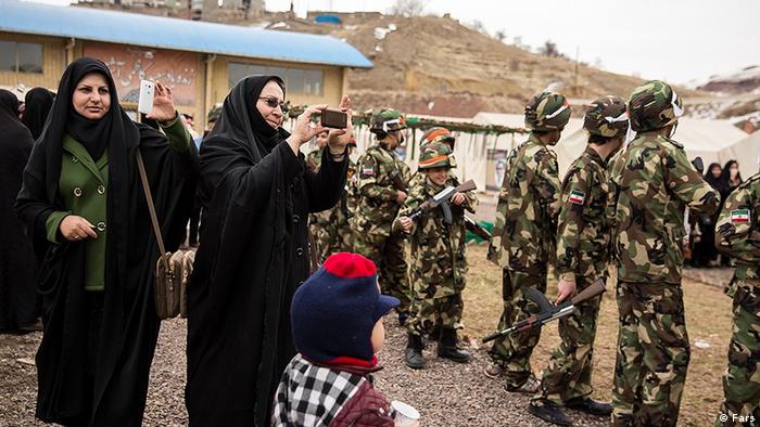  Kinder Militärdrill (Fars)