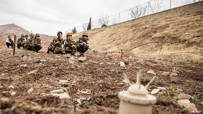  Kinder Militärdrill (Fars)