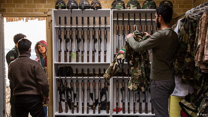  Kinder Militärdrill (Fars)