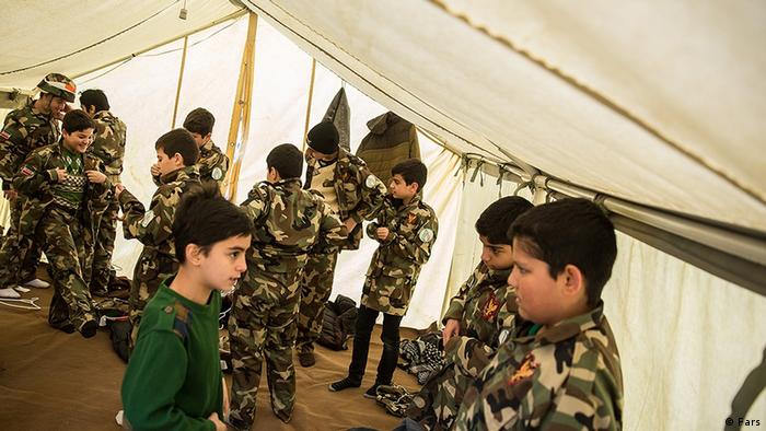  Kinder Militärdrill (Fars)