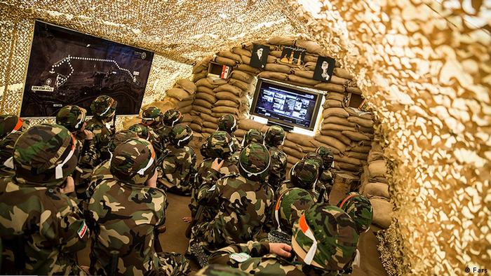  Kinder Militärdrill (Fars)