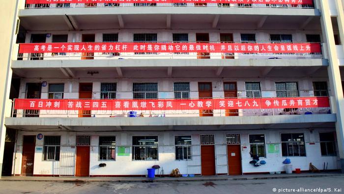 China Hochschulaufnahmeprüfung Gaokao (picture-alliance/dpa/S. Kai)