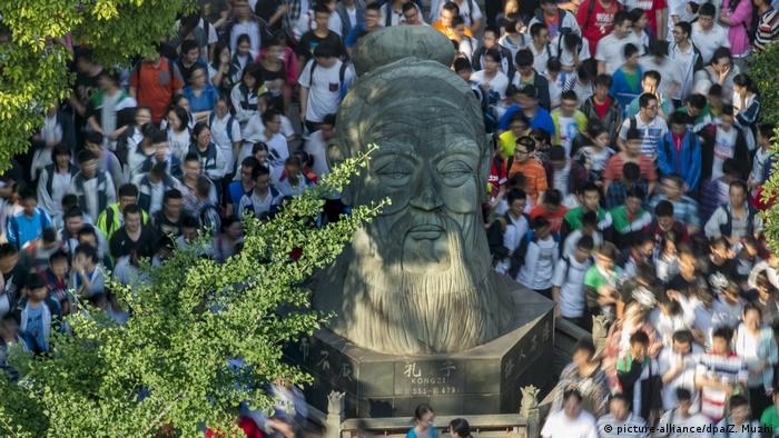 China Hochschulaufnahmeprüfung Gaokao (picture-alliance/dpa/Z. Muzhi)
