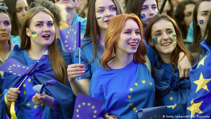 Українці помітно частіше стали їздити до ЄС