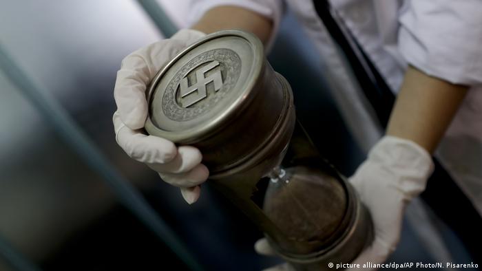 Argentinien Nazi Artifakte in Buenos Aires gefunden (picture alliance/dpa/AP Photo/N. Pisarenko )