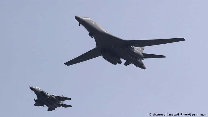 Südkorea US-Bomber B-1B (picture-alliance/AP Photo/Lee Jin-man)
