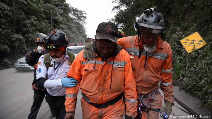 Reanudan Rescate Tras Erupcion De Volcan De Fuego America
