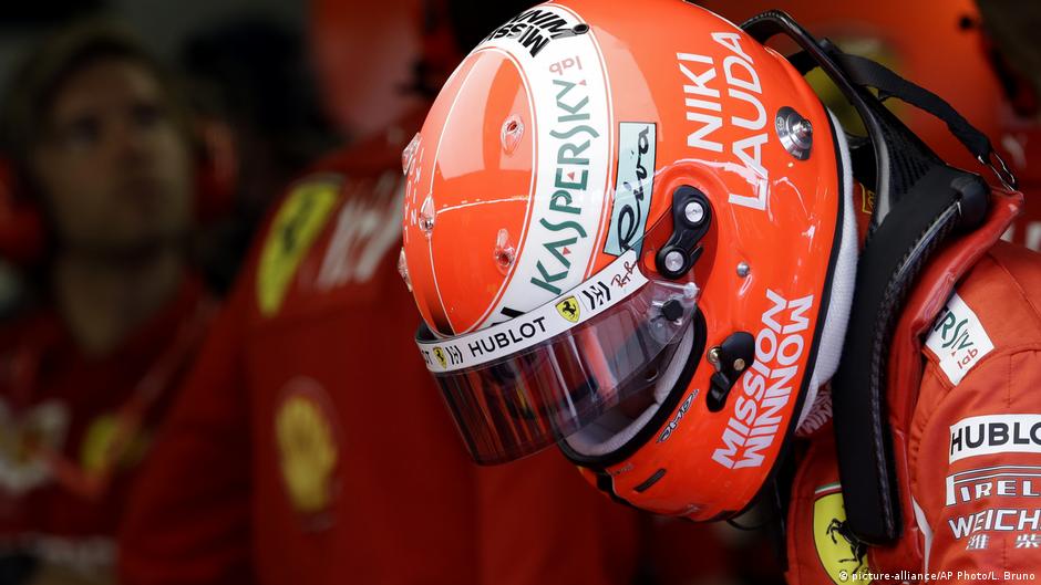 Niki Lauda Thousands Honor Racing Legend At Memorial In