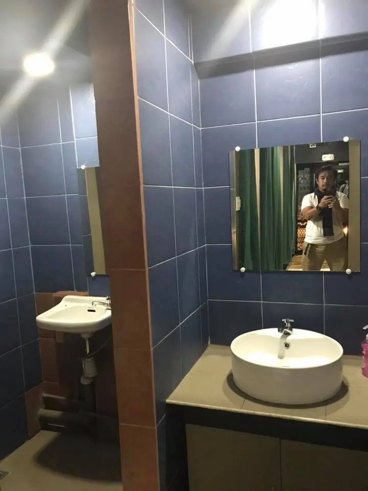 His and Hers sinks at 3BU Hostel
