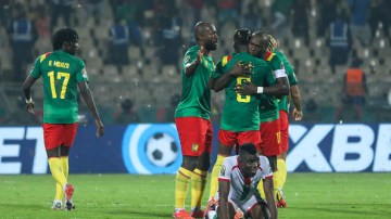 يلتقي منتخب الجزائر مع مضيفه الكاميرون يوم الجمعة في ملعب جابوما بمدينة دوالا الكاميرونية في تصفيات كأس العالم 2022 أفريقيا. Ù‡Ø°Ù‡ ØªØ´ÙƒÙŠÙ„Ø© Ù…Ù†ØªØ®Ø¨ Ø§Ù„ÙƒØ§Ù…ÙŠØ±ÙˆÙ† ÙÙŠ Ø§Ù„Ù…ÙˆØ§Ø¬Ù‡Ø© Ø§Ù„ÙØ§ØµÙ„Ø© Ø£Ù…Ø§Ù… Ø§Ù„Ø¬Ø²Ø§Ø¦Ø± Ø§Ù„Ø´Ø±ÙˆÙ‚ Ø£ÙˆÙ†Ù„Ø§ÙŠÙ†