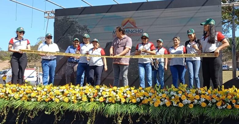 Edifica Press Revista Periodistica - Elegant Mountain Art - Retina