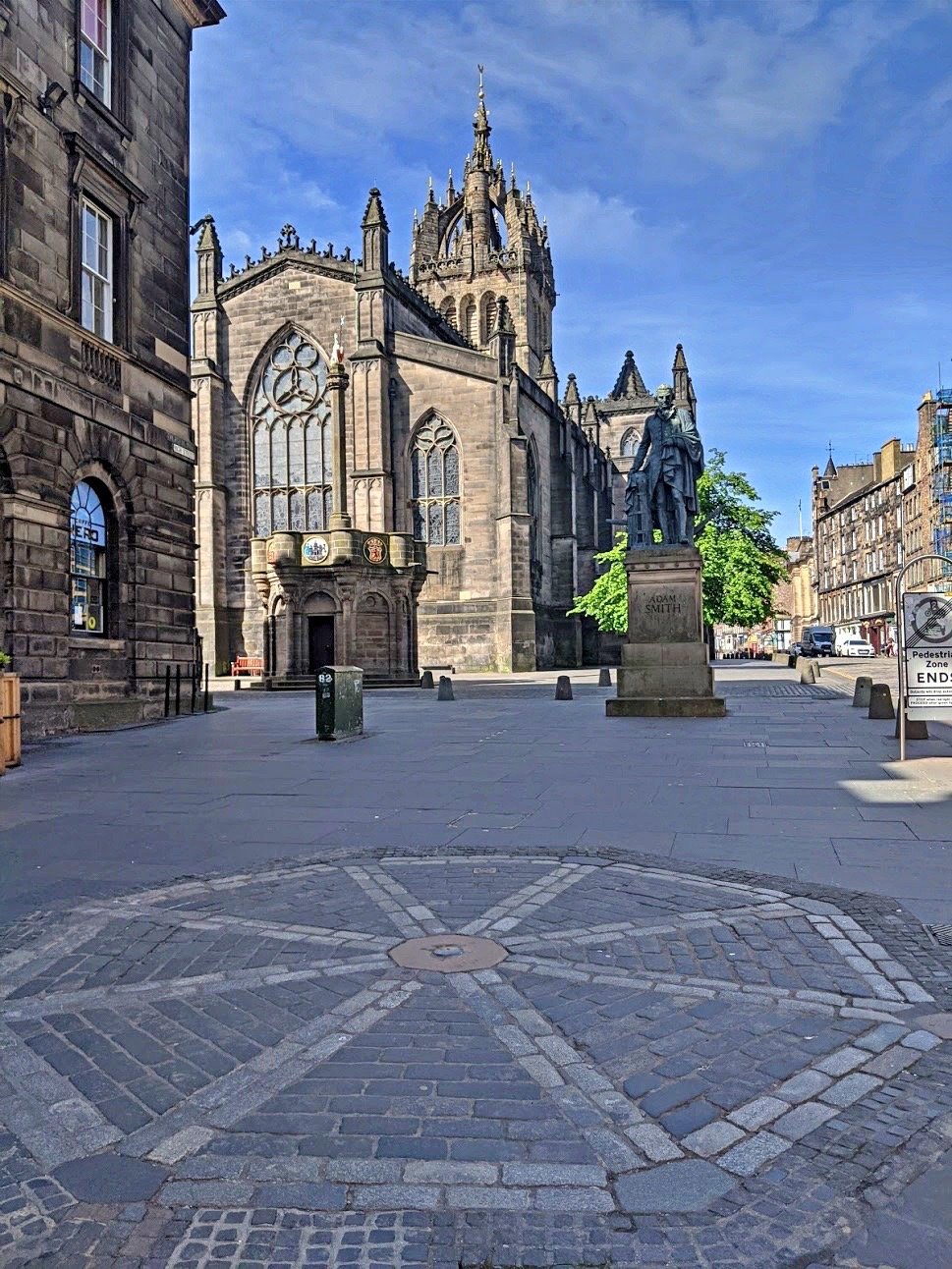 The Royal Mile and St Giles Cathedral on Walking Tour Edinburgh