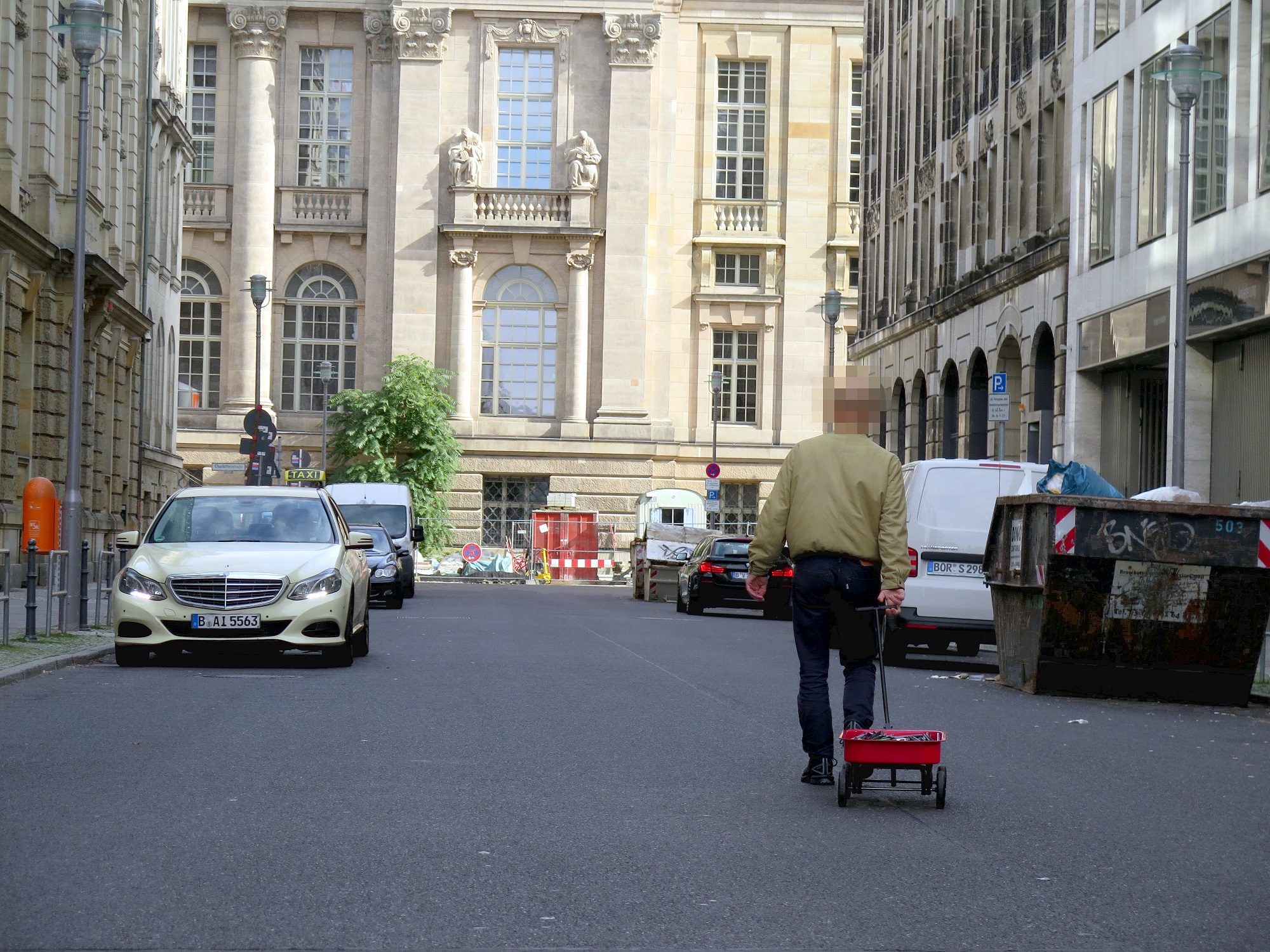 Google Maps Hacks Simon Wecket's now famous Performance Art