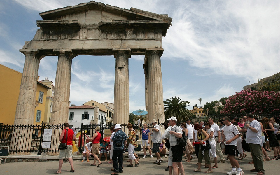 Greece's Tourism Resilience: Air Arrivals Soar Despite Global Turbulence (2026)