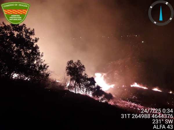 Un incendio entre Monzón y Selgua obliga a cortar la línea férrea durante la noche