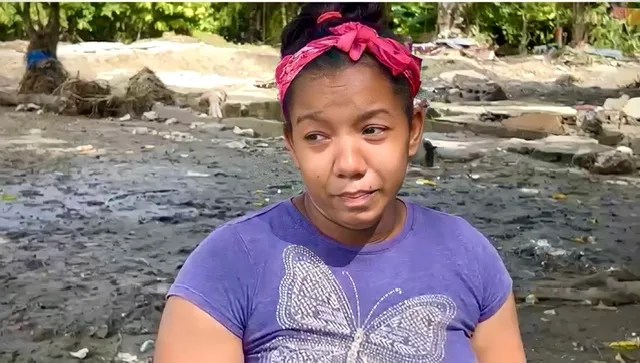 Sandra Rosa Valdez narra cómo el río Yuna le destruyó su casa y la dejó en la calle.