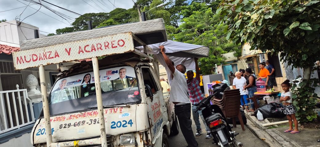 Residentes barrio Azul se mudan a nuevo hogar