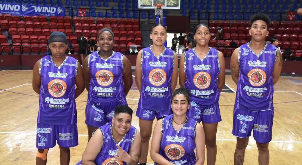 Parte de las Integrantes del team Mariln Santos que disputarán la semifinal del basket superior con refuerzos femenino francomacorisano.