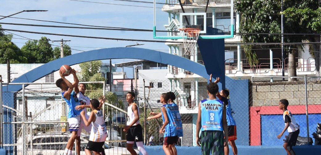 Zona Pedro Emilio Reyes avanza a la finales basket U18 Juegos deportivos San Vicente