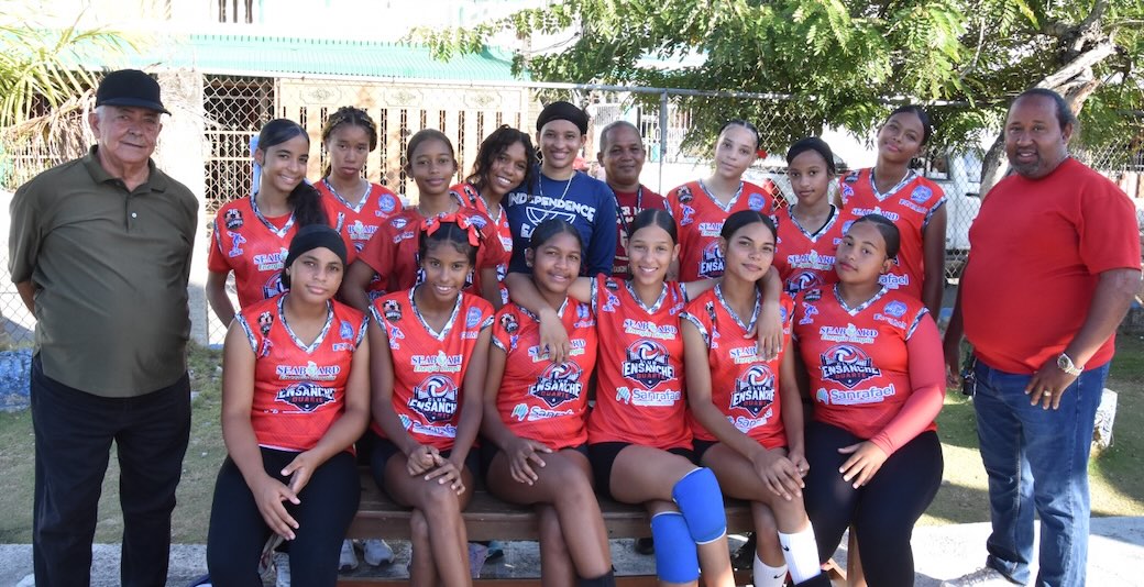 Clubes Ensanche Duarte y 27 de Febrero avanza a la gran final del voleibol femenino U18 juegos San Vicente