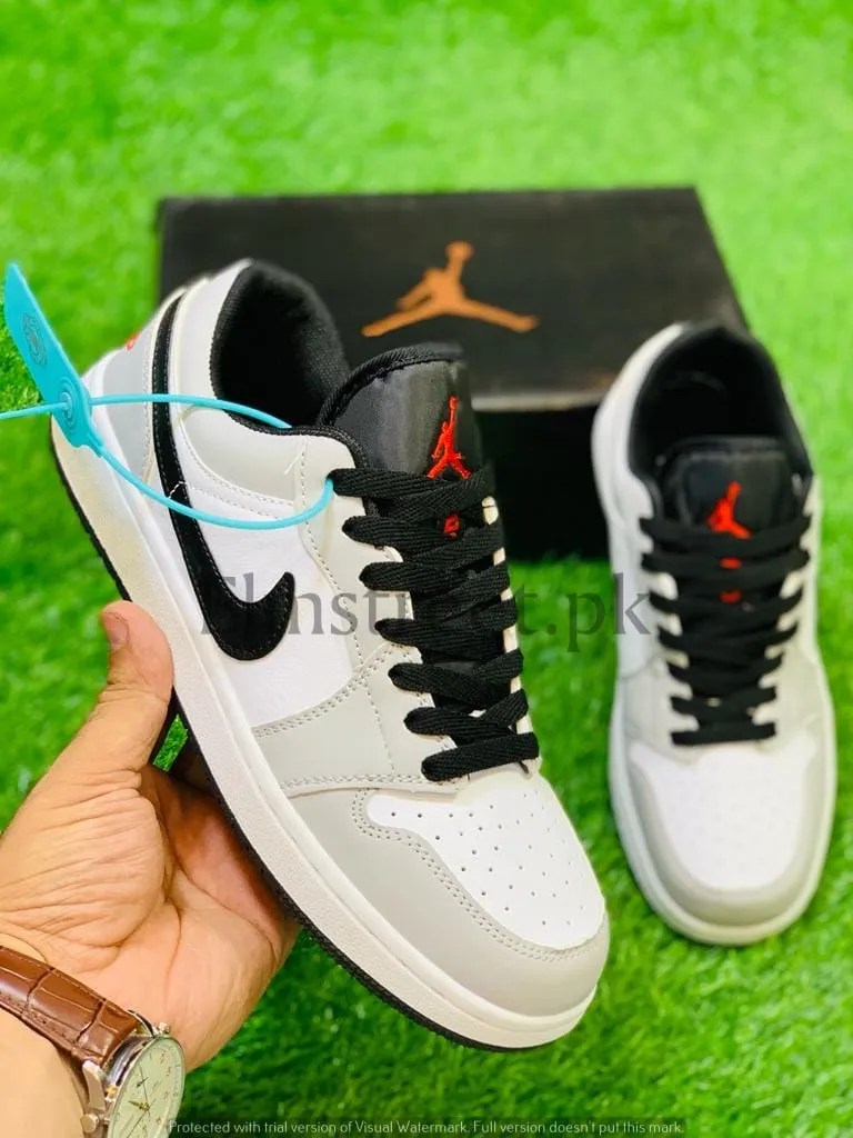 Jordan 1 Low Light Smoke Grey - Image 2