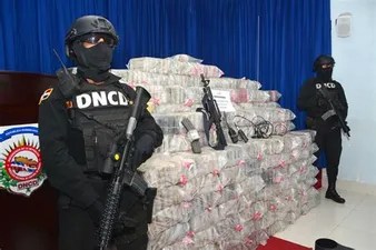 Autoridades decomisan 212 paquetes de cocaína en Peravia - Vimarsana News