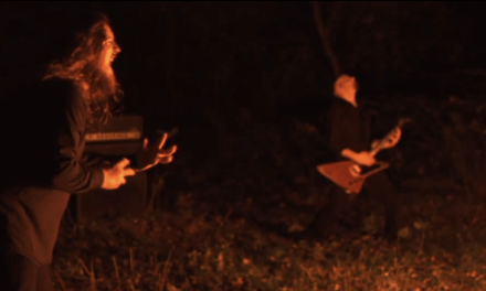CODE: video clip para “Glimlight Tourist”