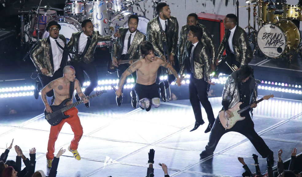 RED HOT CHILI PEPPERS: Flea habla de la presentacion en playback del grupo