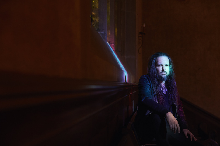 JONATHAN DAVIS (Korn) otro adelanto “Basic Needs” de su debut en streaming